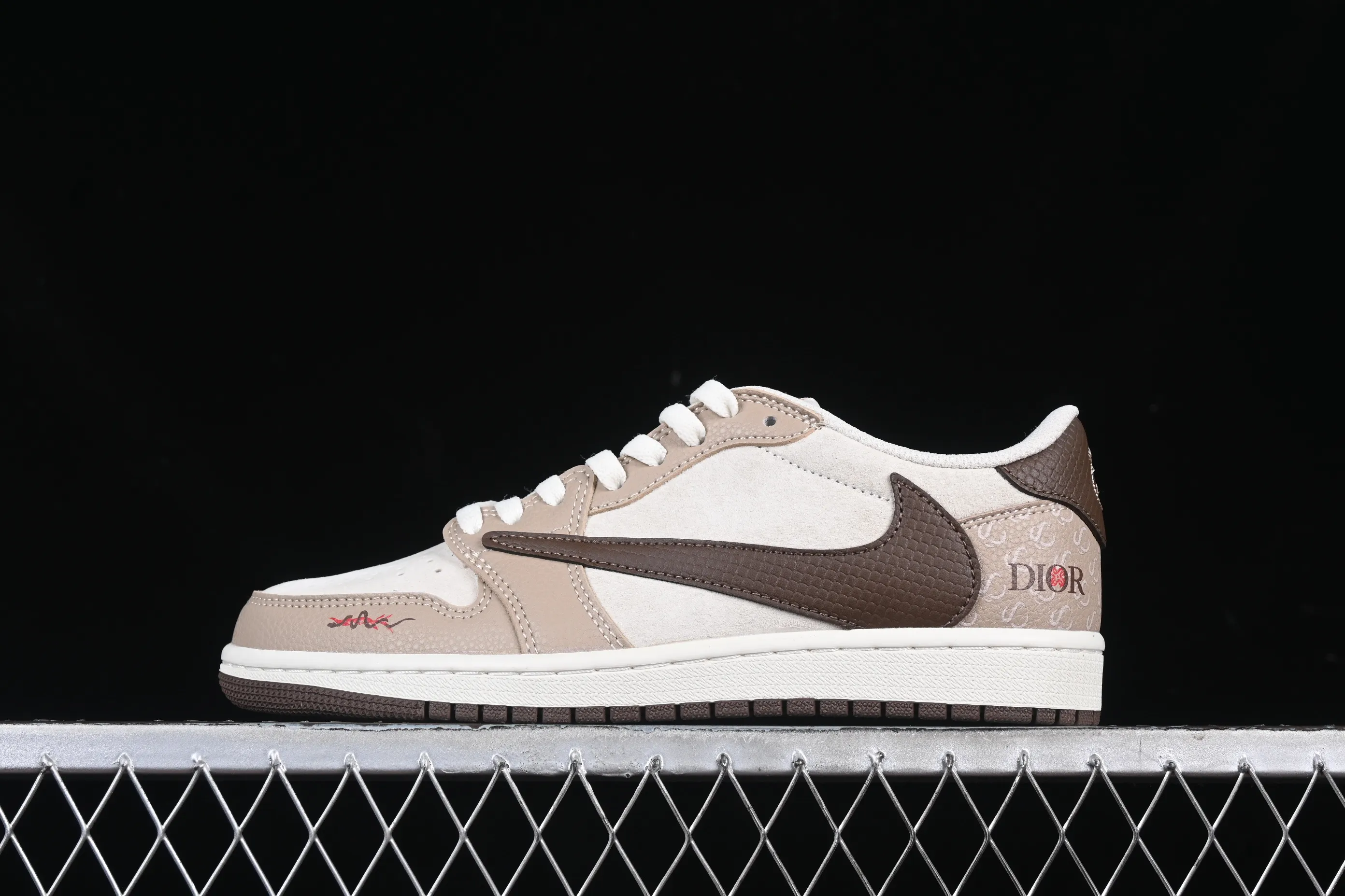 All Categories Air Jordan Jordan Series Basketball Shoes Air Jordan 1 Low High-end Customized Low-top Shoes Travis Scott x Fragment Design x Air Jordan 1 Low OG SP AJ1 Joe 1 Dior Joint Year of the Snake Limited Brown Snake Print Low-top Cultural Casual Shoes DM7866-074